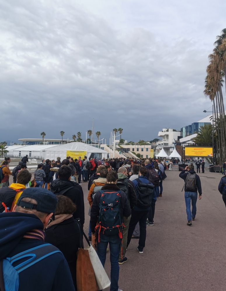 Cannes premier jour  9h30 AM …