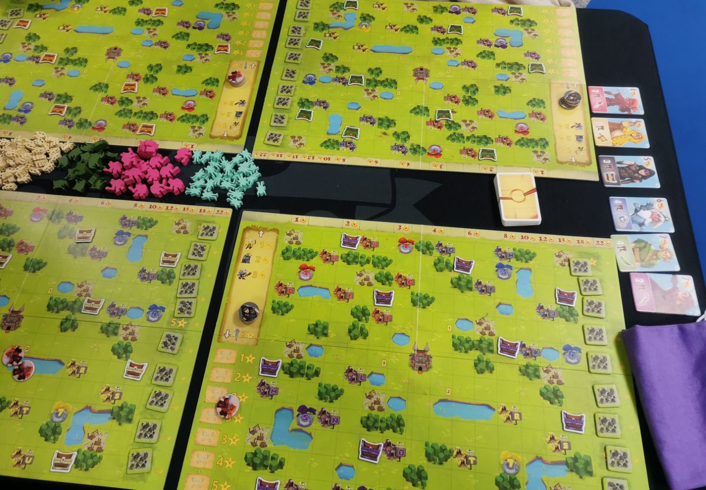 Les gardiens de Havresac : les plateaux et le stock de meeples
