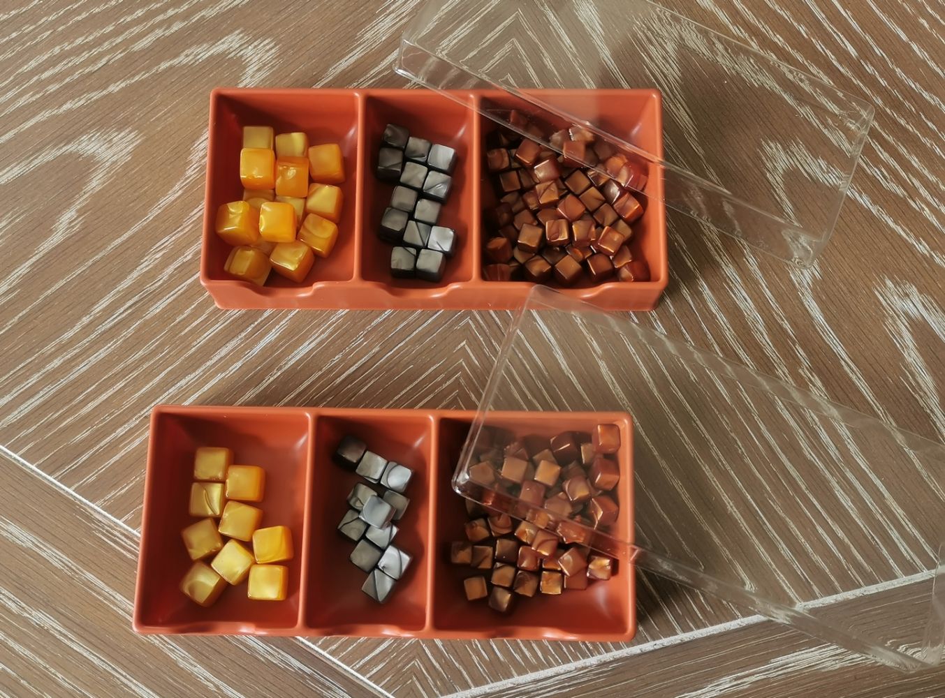 148 cubes promis sur dans la documentation… j’ai recompté, j’en ai 150 :)