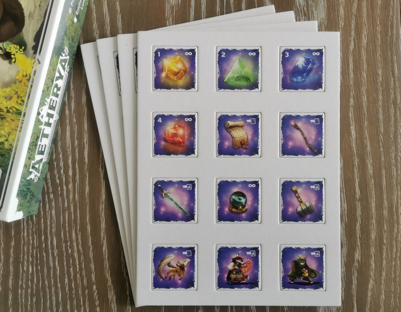 on trouve au déballage 4 planches de 12 tuiles