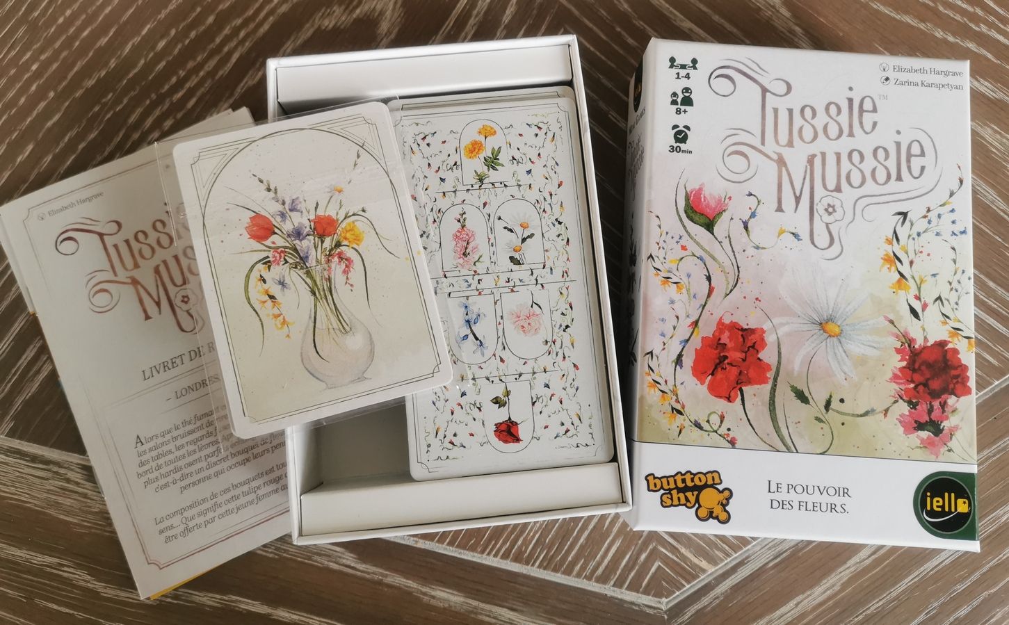 Petite boite mais à la bonne dimension pour les tuiles. Quasiment pas de volume inutile.