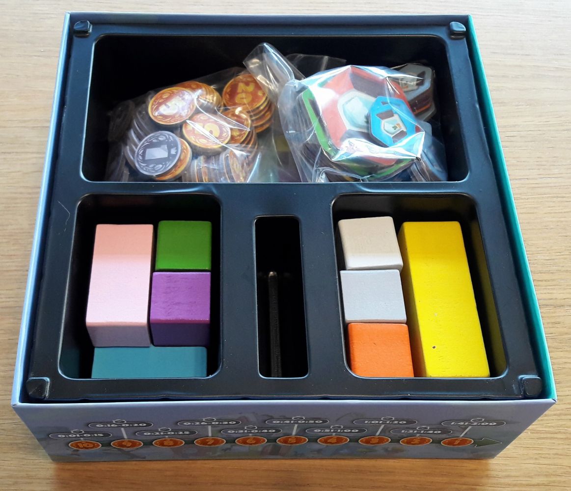 Tout rentre bien et les sachets éviteront de perdre les jetons.