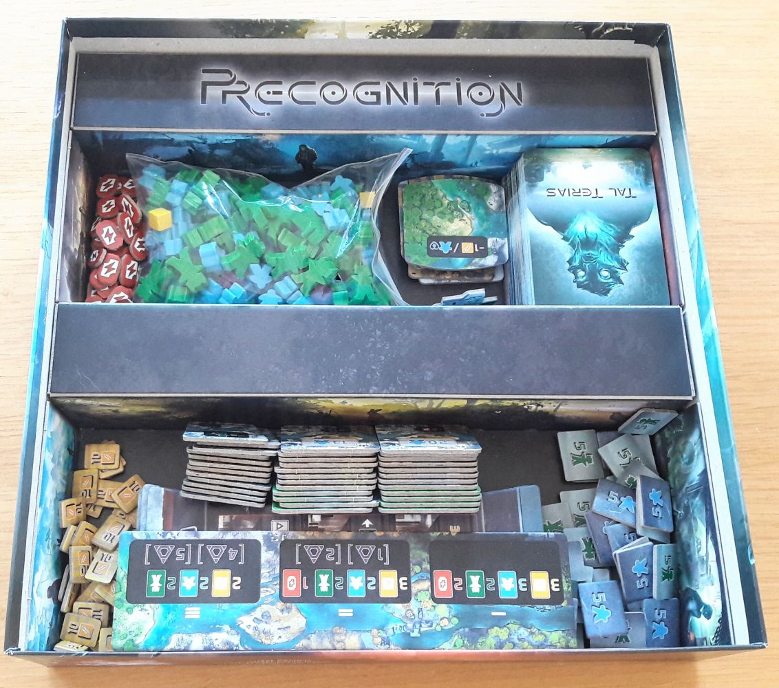 Tout rentre bien MAIS si je comprend le choix d'édition de ne pas mettre de sachet plastique, il aurait été judicieux de prévoir des intercalaires cartons, car la tout bène...