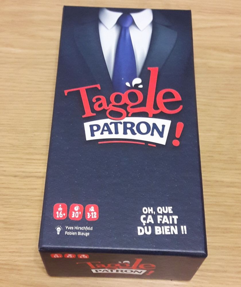 Format long et fin comme un sabot de cartes mais à l'effigie du patron.