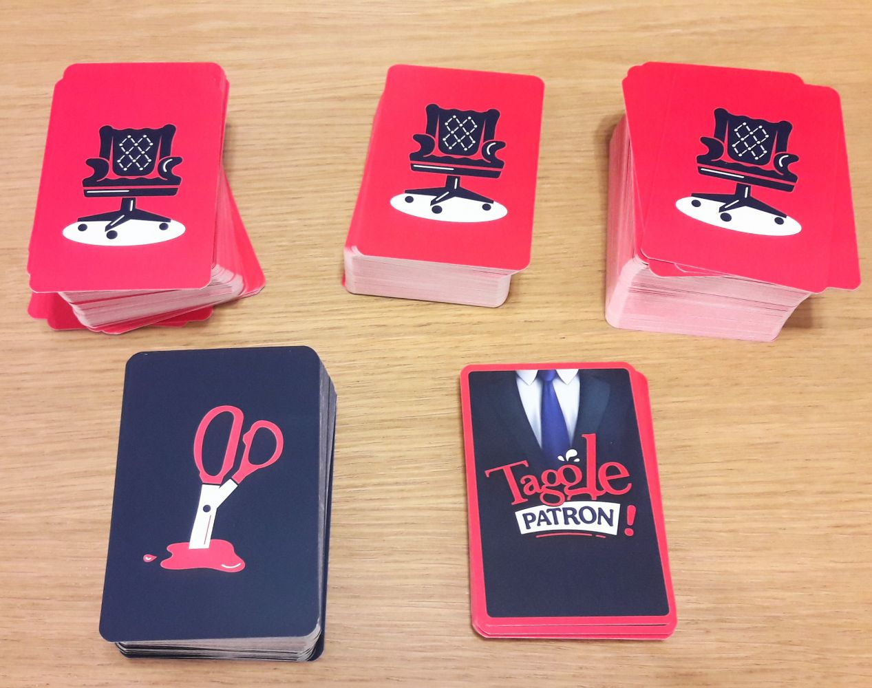 3 types de cartes : les cartes patron, répliques employés et compteur Taggle