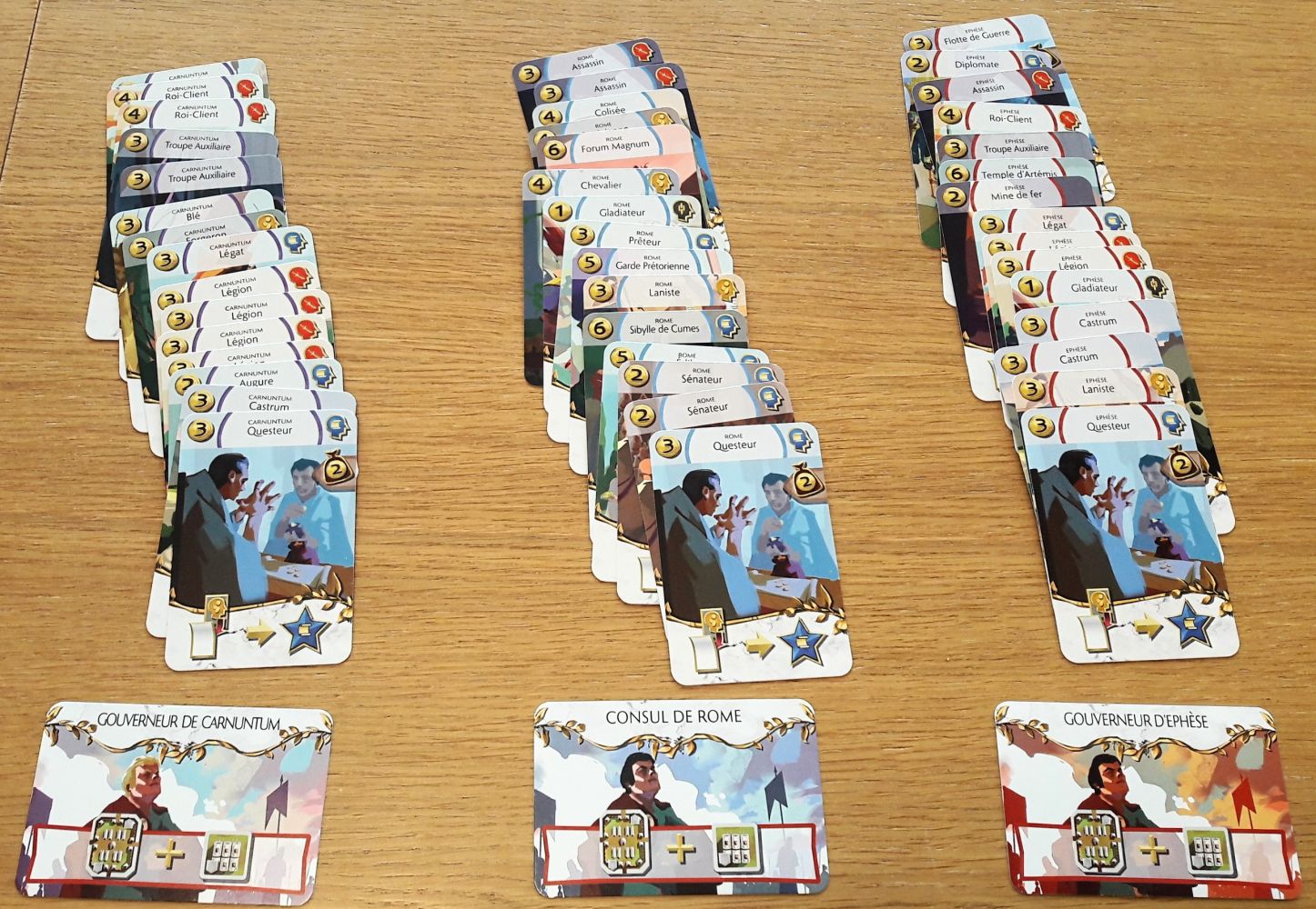 Chaque ville possède ses propres cartes et son propre objectif.