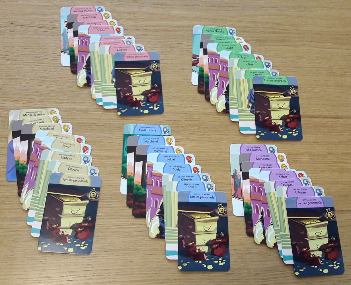 Chaque deck possède une carte  de départ différente.