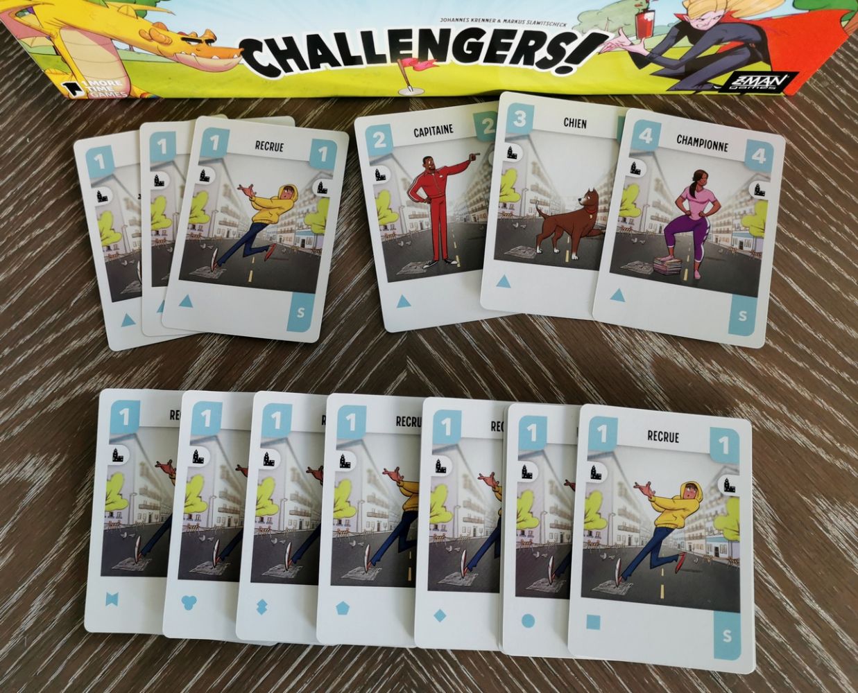 Les cartes des Decks de départ sont marquées S ( pour Starter )