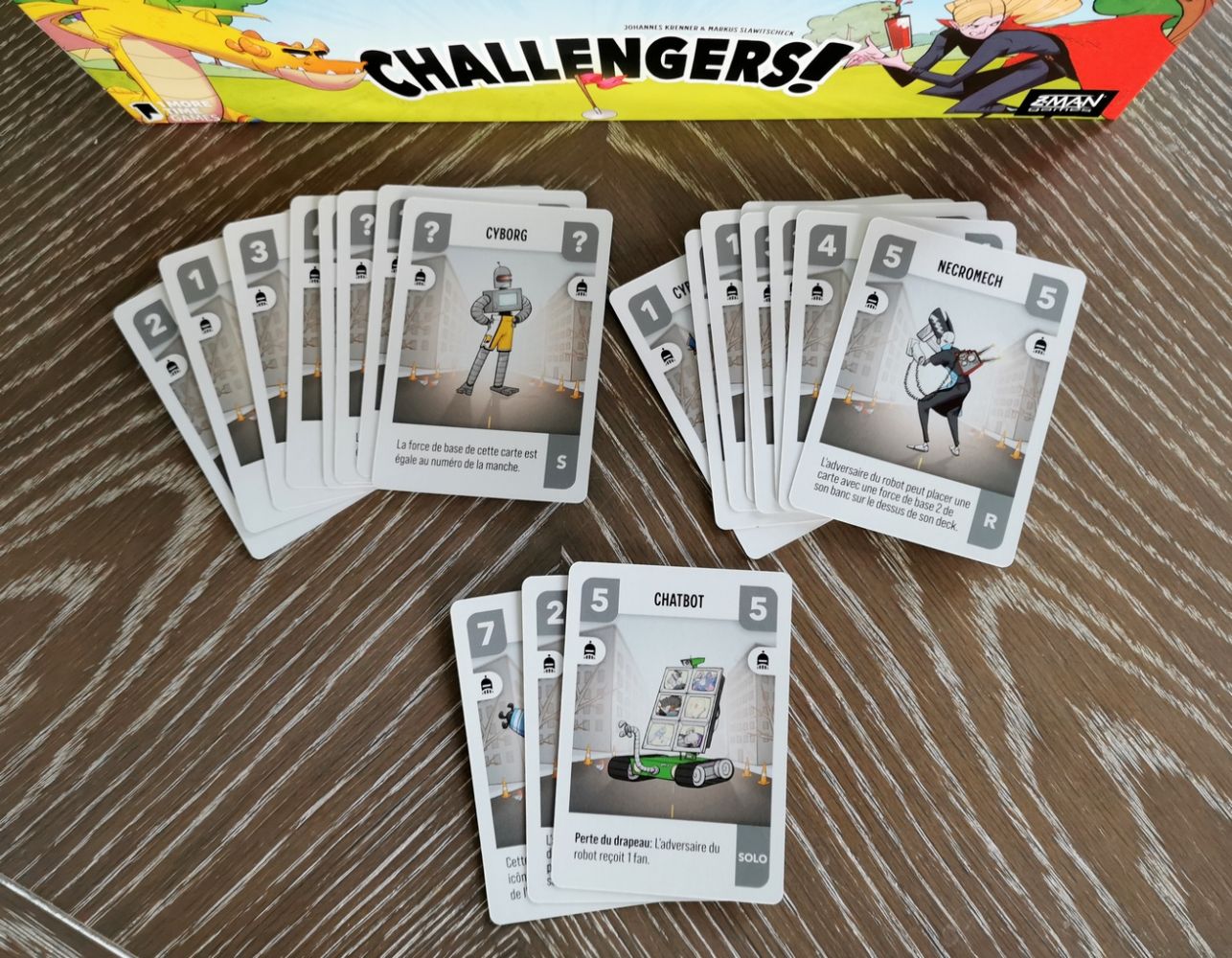 Les fans de Futurama dont je fais partie verront un hommage à Bender pour la carte du Cyborg.