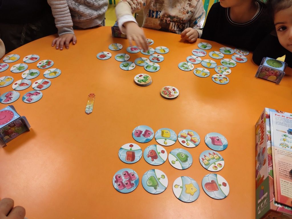 La partie prend fin quand il ne reste plus que 2 piles de tuiles Gummiz sur les 4 de départ.