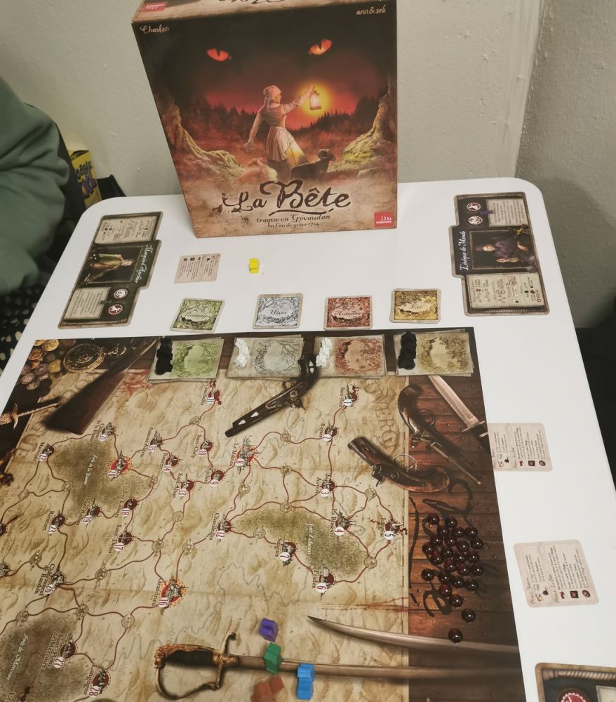 La Bête : la boîte et le plateau