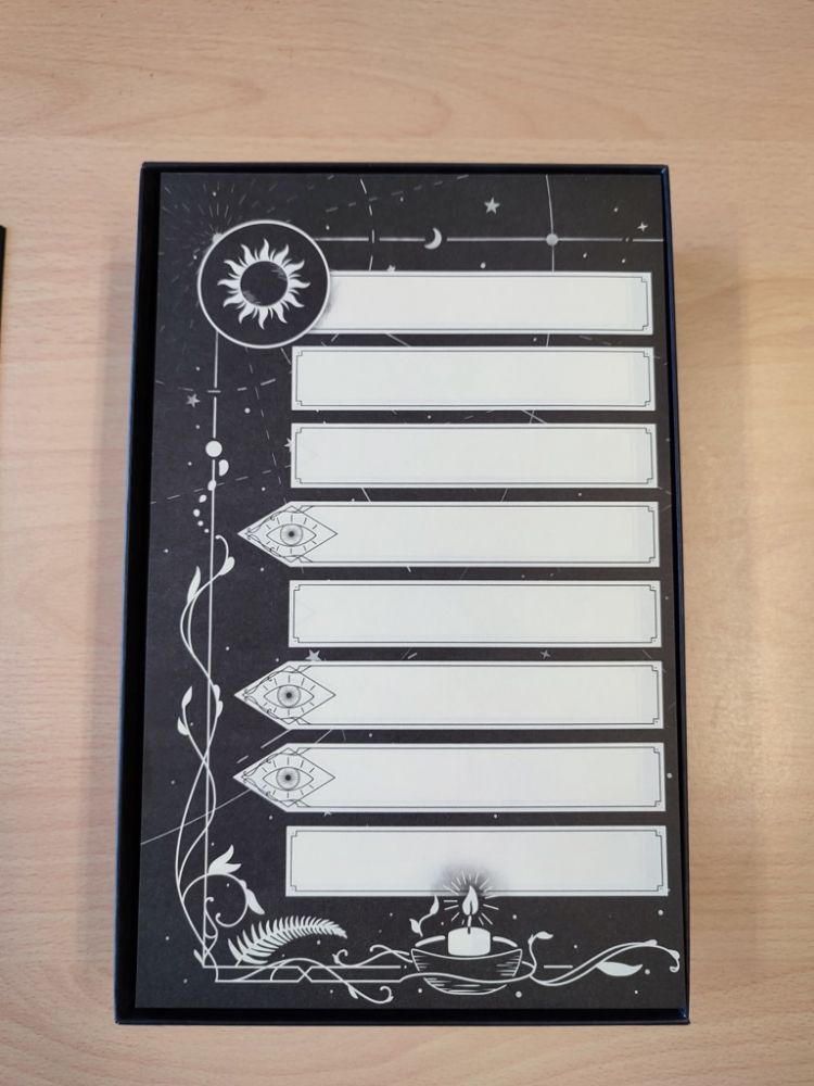 Un bloc d'écriture pliable comprenant des fiches recto/verso.