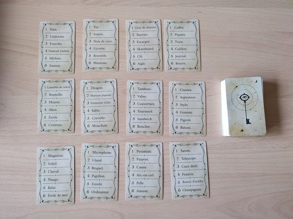 Les 50 cartes Objet soit 300 objets à faire découvrir au total... Y'a de quoi faire !