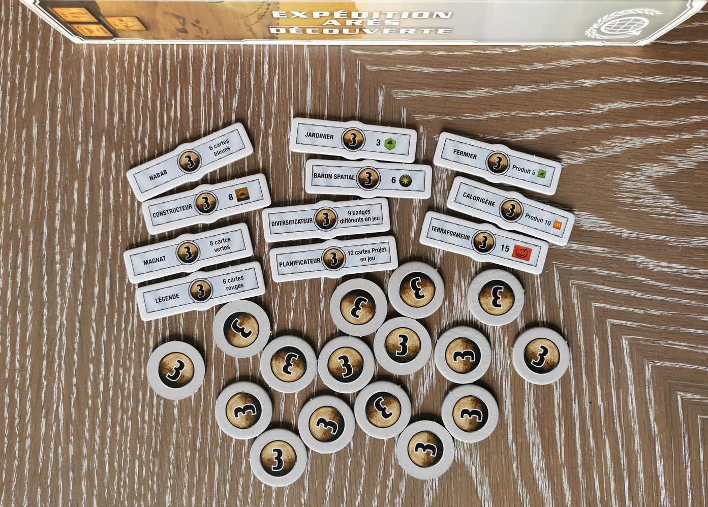 11 objectifs et les jetons de 3 points à attribuer si plusieurs joueurs atteignent un objectif en même temps