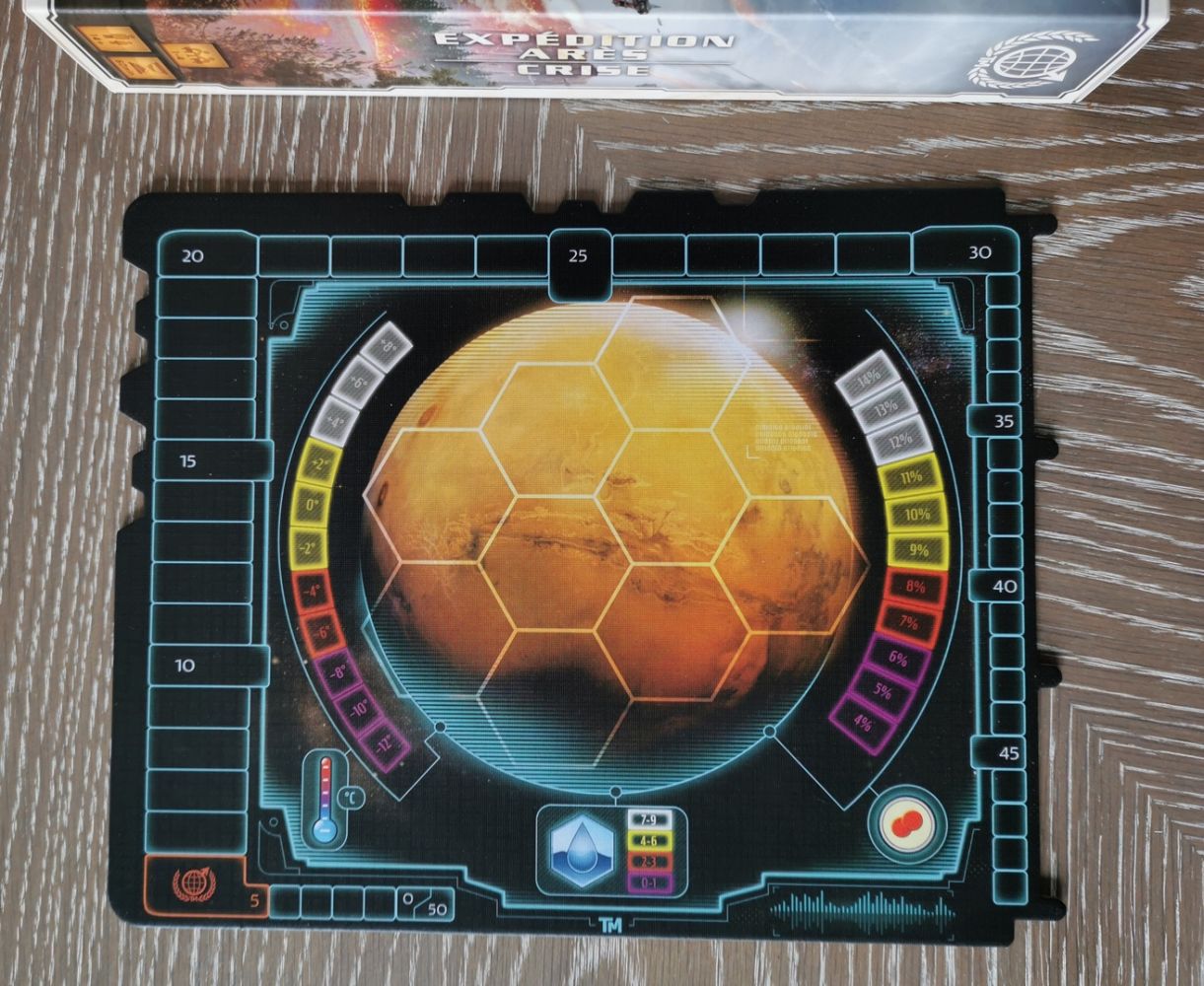 Face B on compte le niveau NT avec 1 cube un peu comme celui d'origine, mais bizarrement 3 côtés du plateau sont utilisés au lieu de 2  pour faire des cases plus grandes