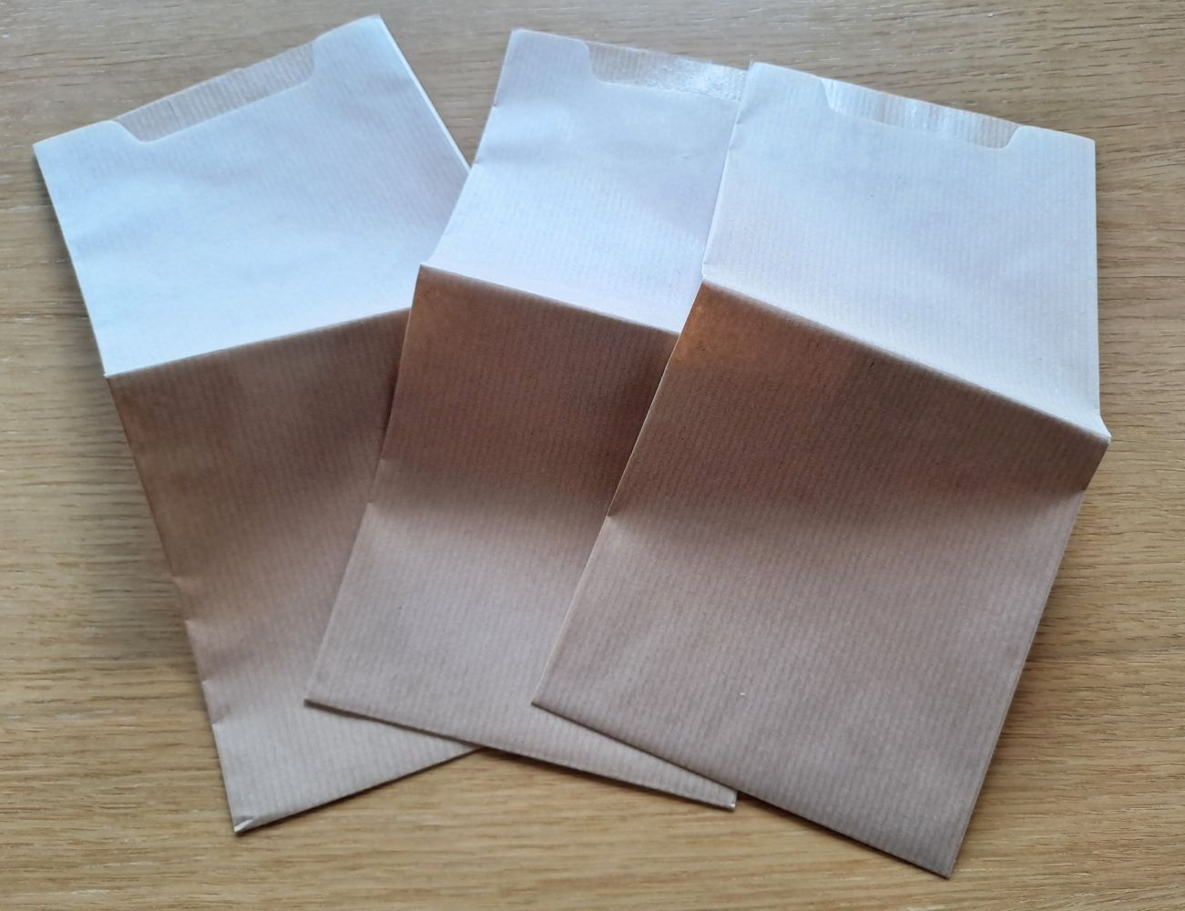 Plusieurs sachets papiers biens costaud pour ranger cartes et jetons