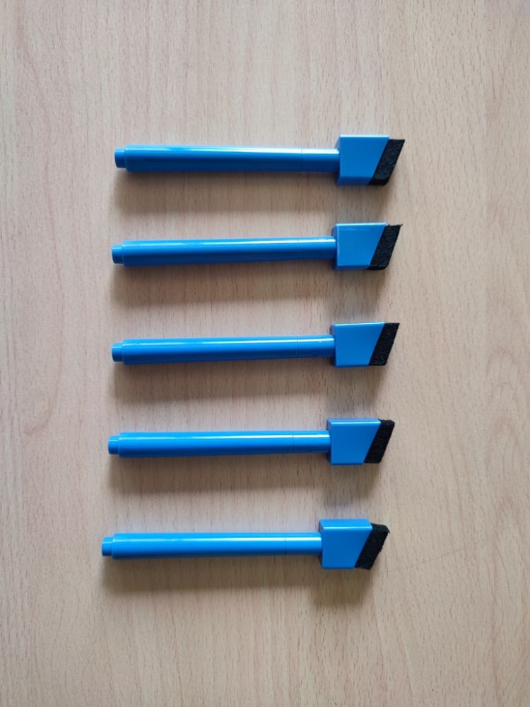 Les 5 marqueurs effaçables .