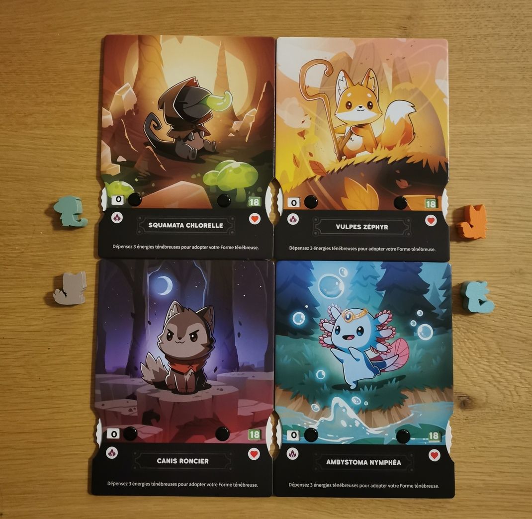 Les plateaux individuels côté initial et les meeples associés