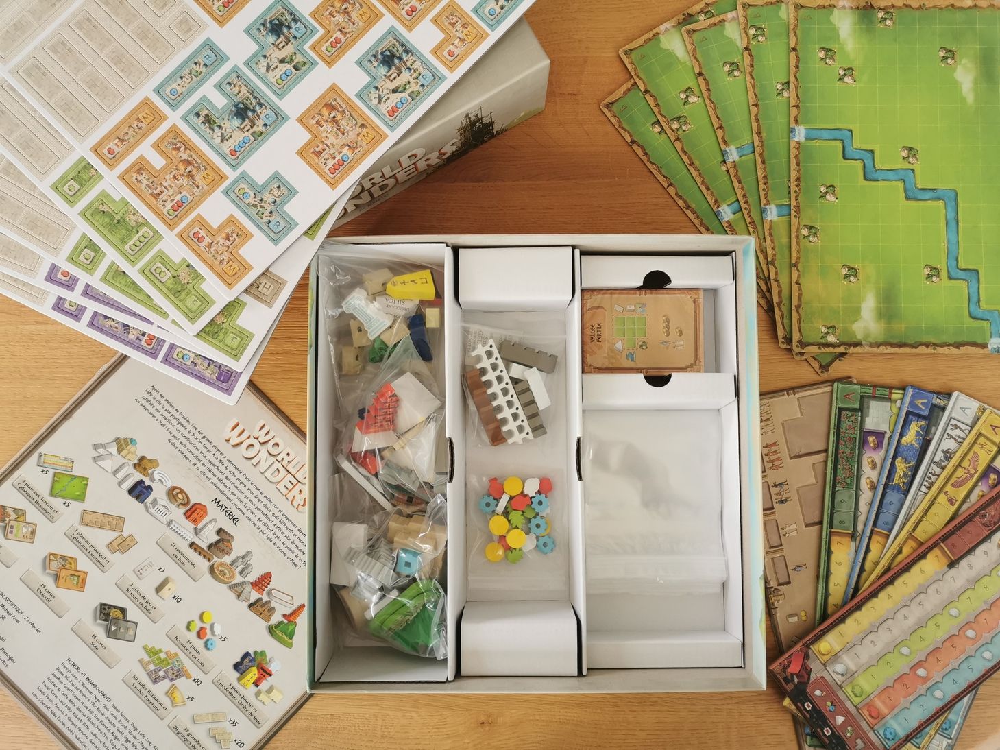 1er déballage et 1er constat : beaucoup de carton, un minimum de plastique ( il se limite aux sachets)