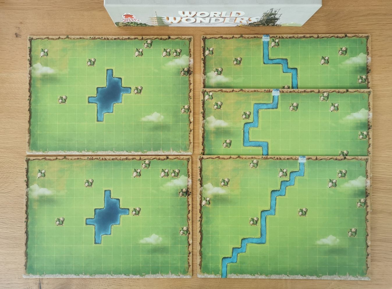 les 5 plateaux terrain, 2 faces A (lac) et 3 faces B (rivière)