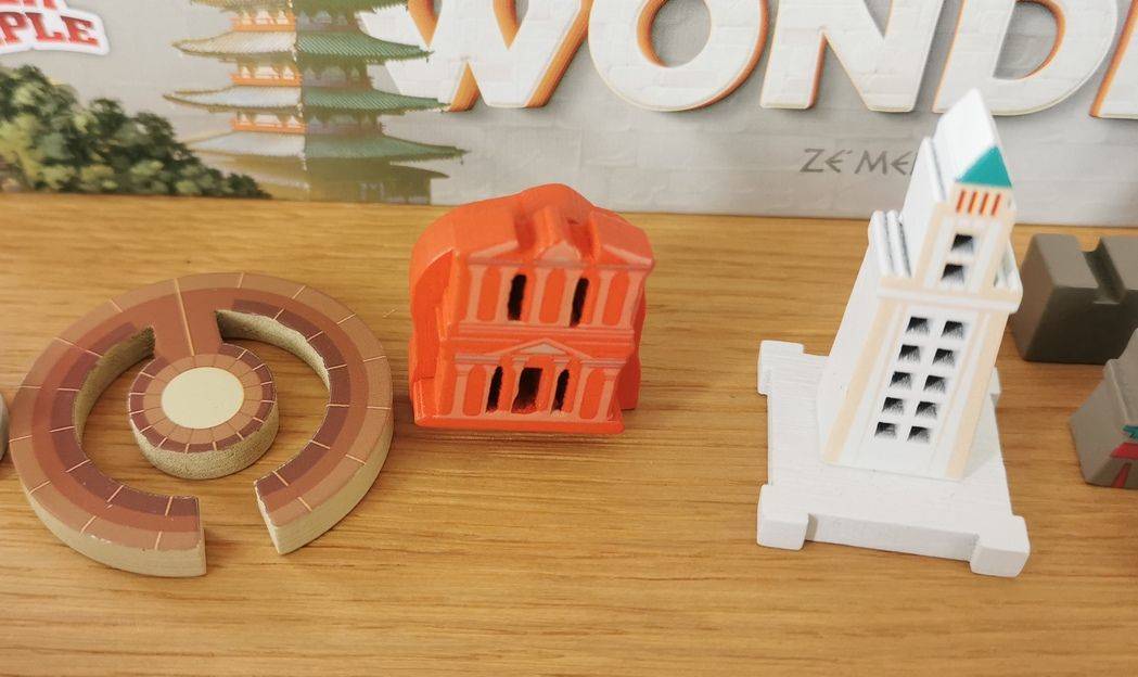 zoom sur 3 monuments au premier déballage de la boîte