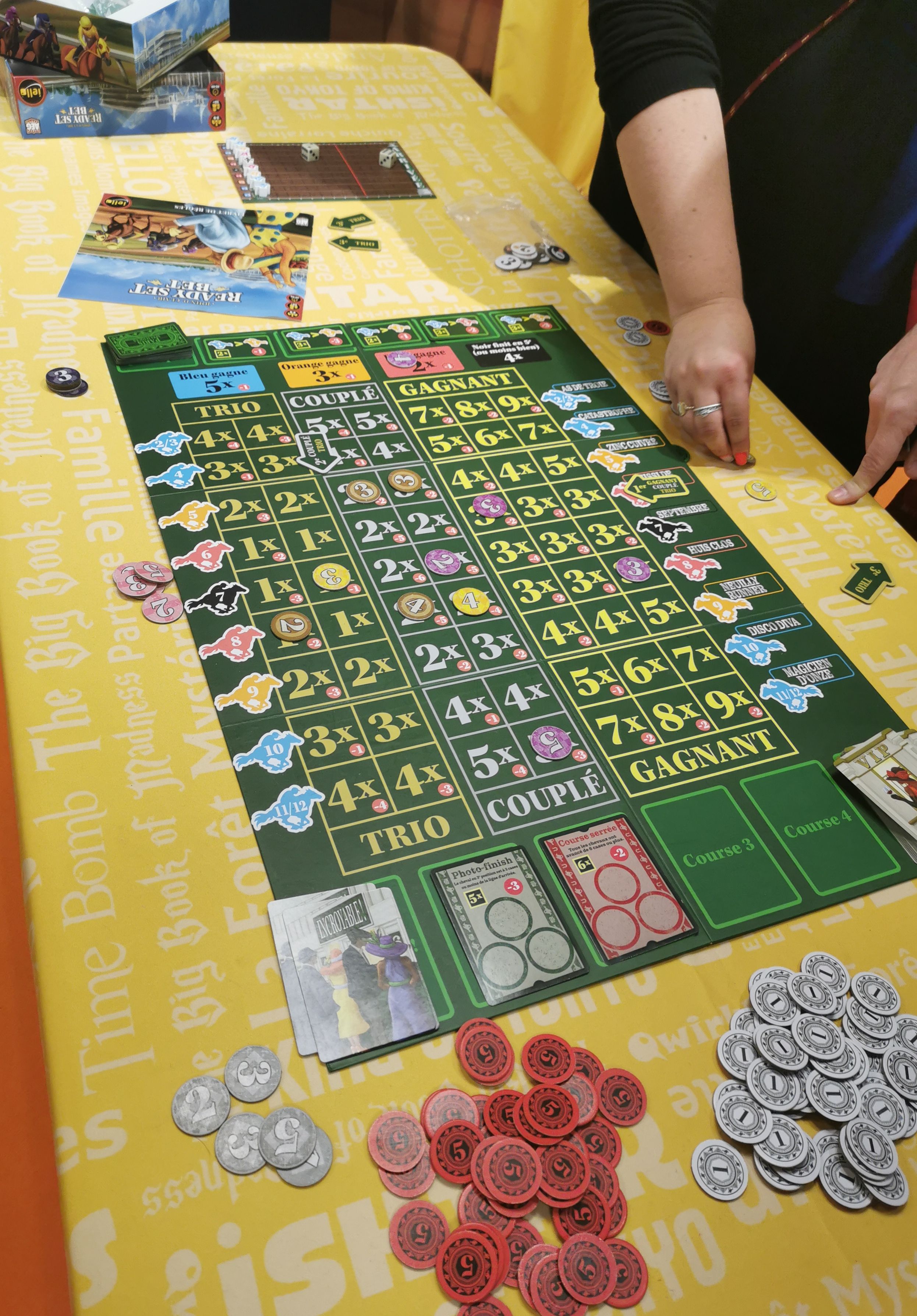 Le plateau des mises : chaque case ne peut accueillir qu’un seul jeton