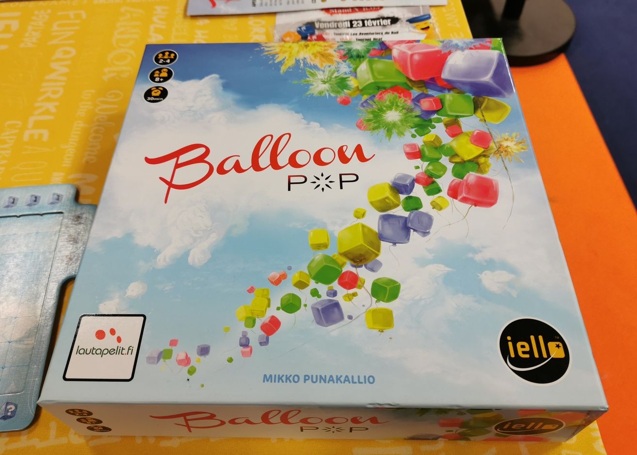 Ballon Pop est un jeu de la société finlandaise Lautapelit localisé par Iello. Jeu prévu pour des parties de 2 à 4 joueurs