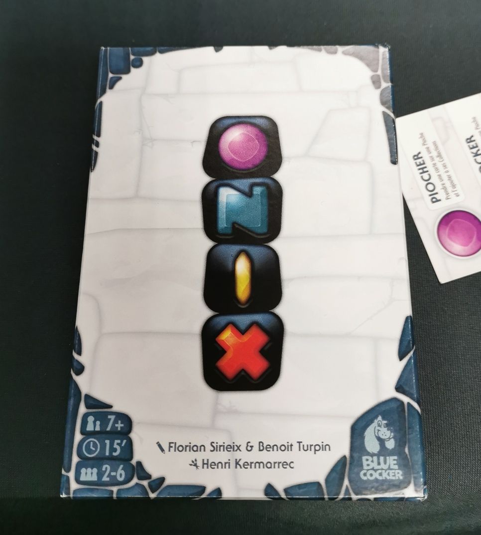 Onix est un jeu prévu pour des parties de 2 à 6 joueurs