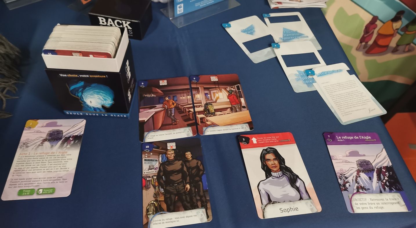 Ci-dessus, les cartes que l’on obtient au début de l'aventure