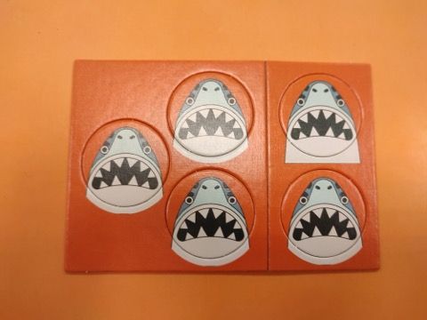 1 mini punchboard avec 5 tuiles  Requin-tigre
