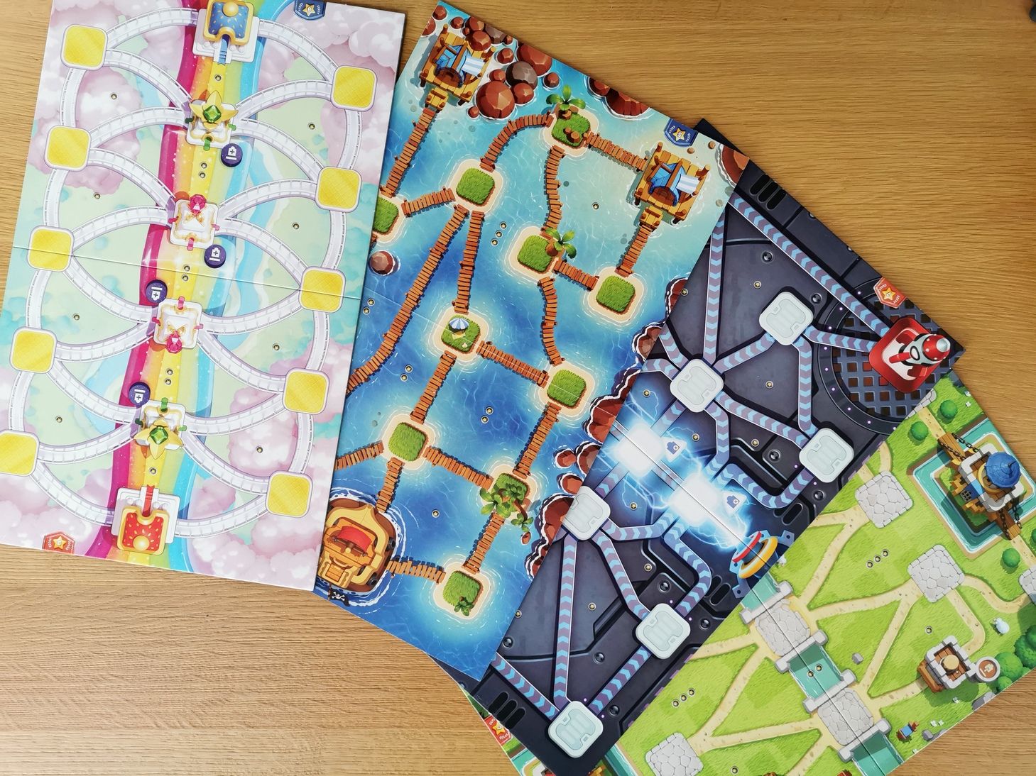 Les 4 plateaux des terrains, verso.