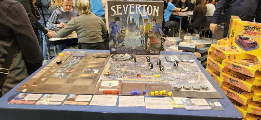 Premier passage de la journée sur le stand d'Albi pour essayer de récupérer une table de Severton... le plan B du jour mais en vain.