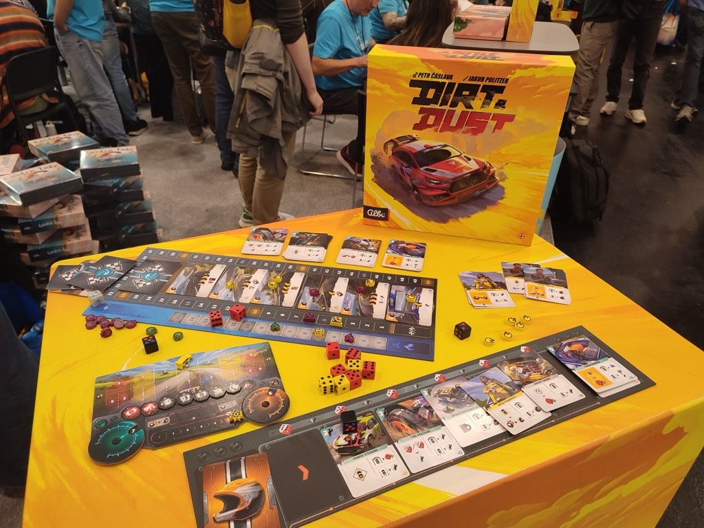 En attendant qu'une des deux tables se libère, on jette un oeil sur Dirt&Dust l'autre jeu présenté par l'éditeur polonais.