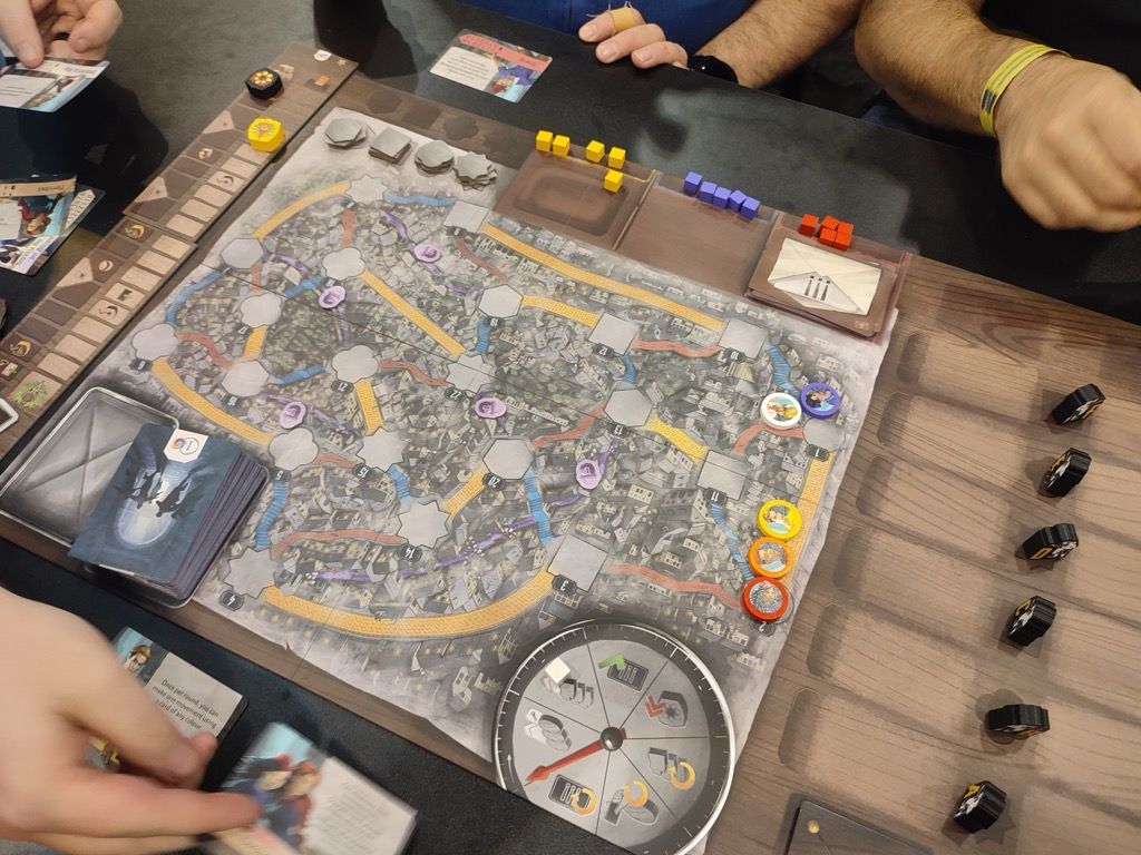 Enfin installés à la table de Severton, le nouveau Vlaada Chvátil illustré par Miguel Coimbra himself.