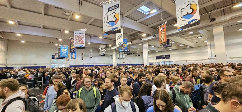 Le Hall 8 est bien plein pour un samedi.