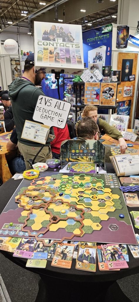 La team se retrouve pour partager l'expérience ludique de Premiers Contacts chez Explor8. Nous avons été peu convaincus car il est très difficile de tenir  quand on se fait chasser.