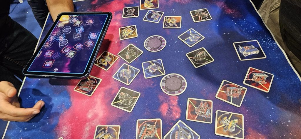 Un jeu de tir en temps réel sur table avec une application.