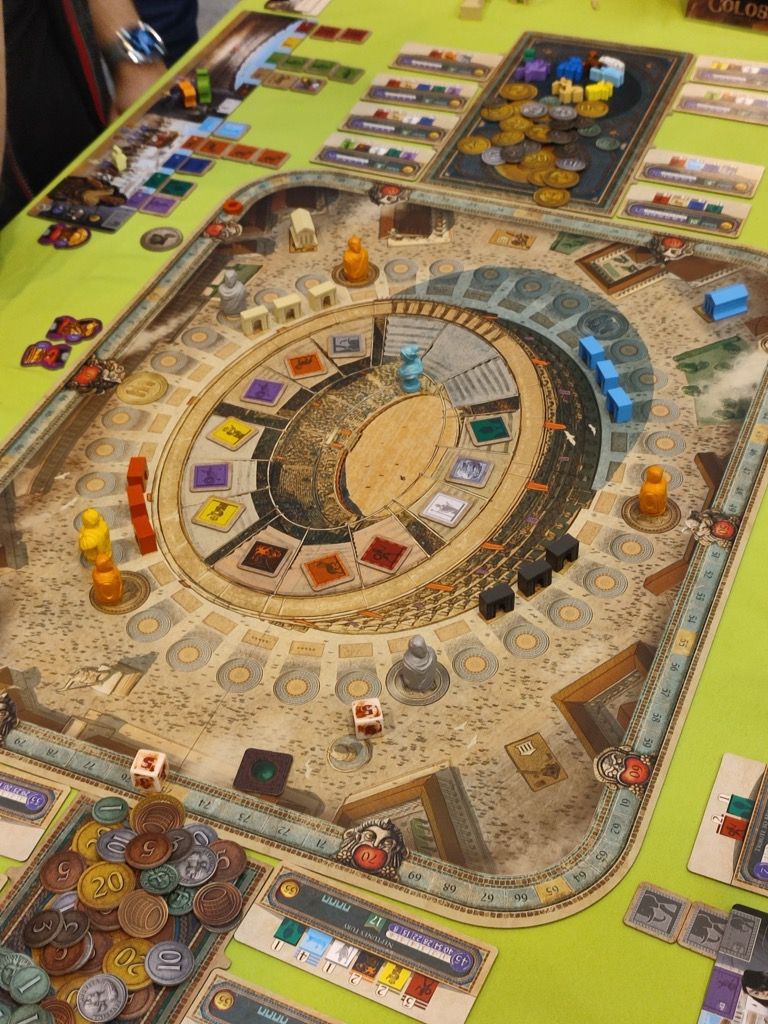 Il s’agit de la réédition de Colosseum de Days of Wonders paru en 2008 par les mêmes auteurs : Wolfgang Kramer et Markus Lübke. KS avec une livraison en  juin 2026. Très beau matériel mais très cher aussi.
