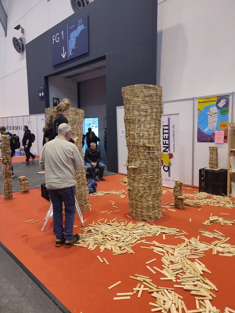 Enième traversée de la journée de la Galeria pour se rendre au hall  5.