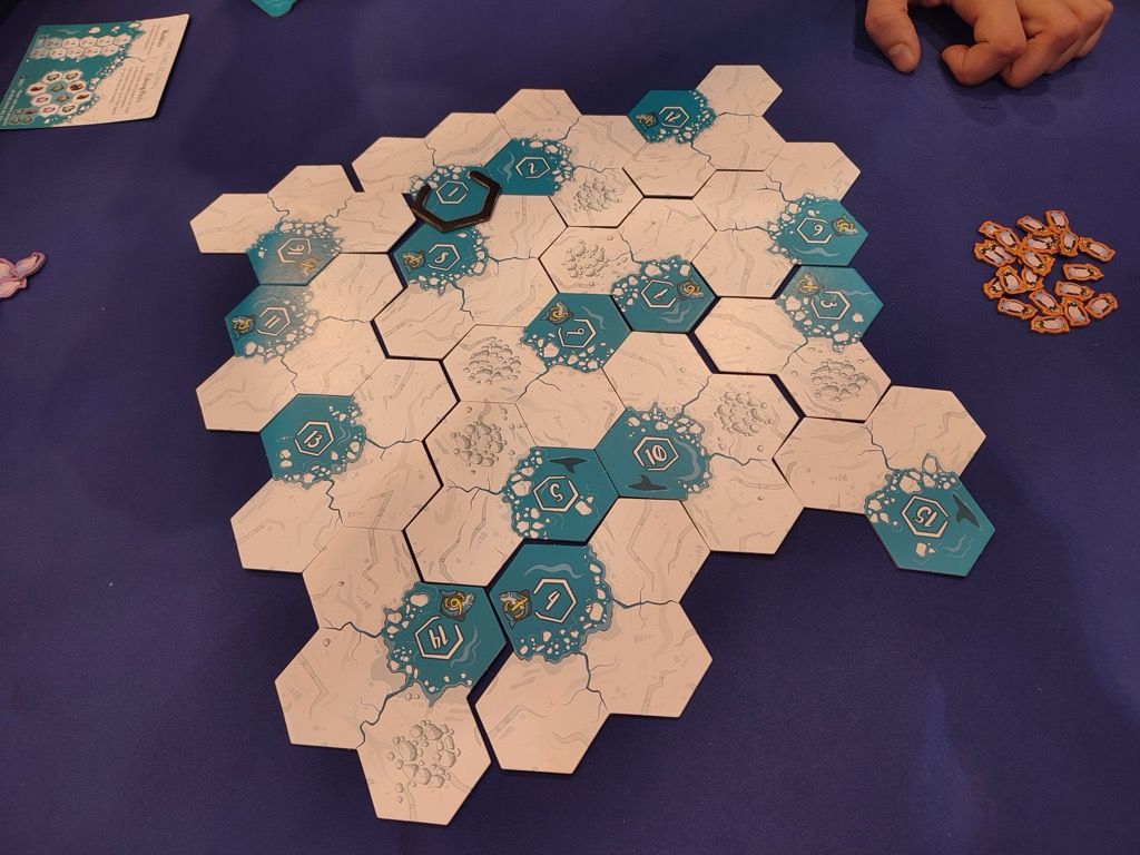 Nouvelle édition très réussie pour un jeu familial malin avec du très bon matos.