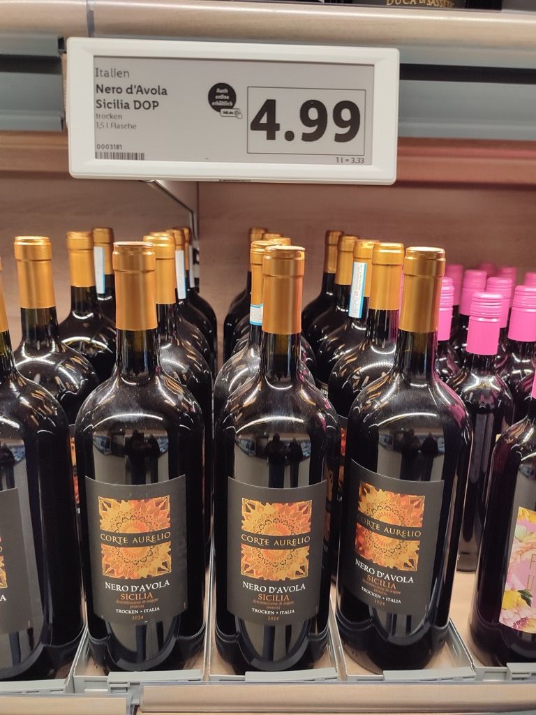 Pour bien débuter la soirée, un très bon magnum de Nero d'Avola de Sicile de à 4,99 € de chez Lidl en Allemagne oui c'est possible !!!