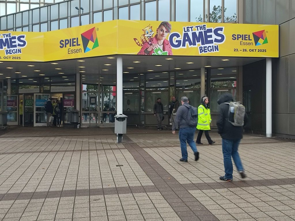 Dernier jour du salon dans une froideur matinale d'Essen.