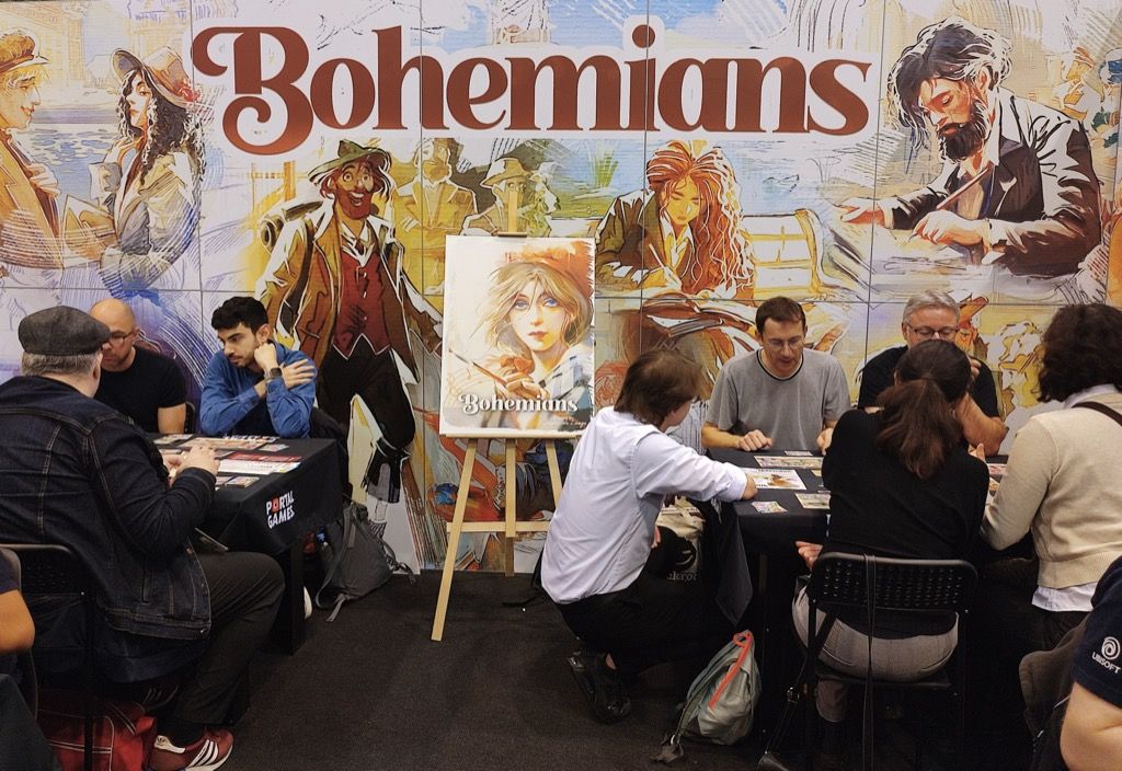 Les tables sont pleines mais on décide de patienter.