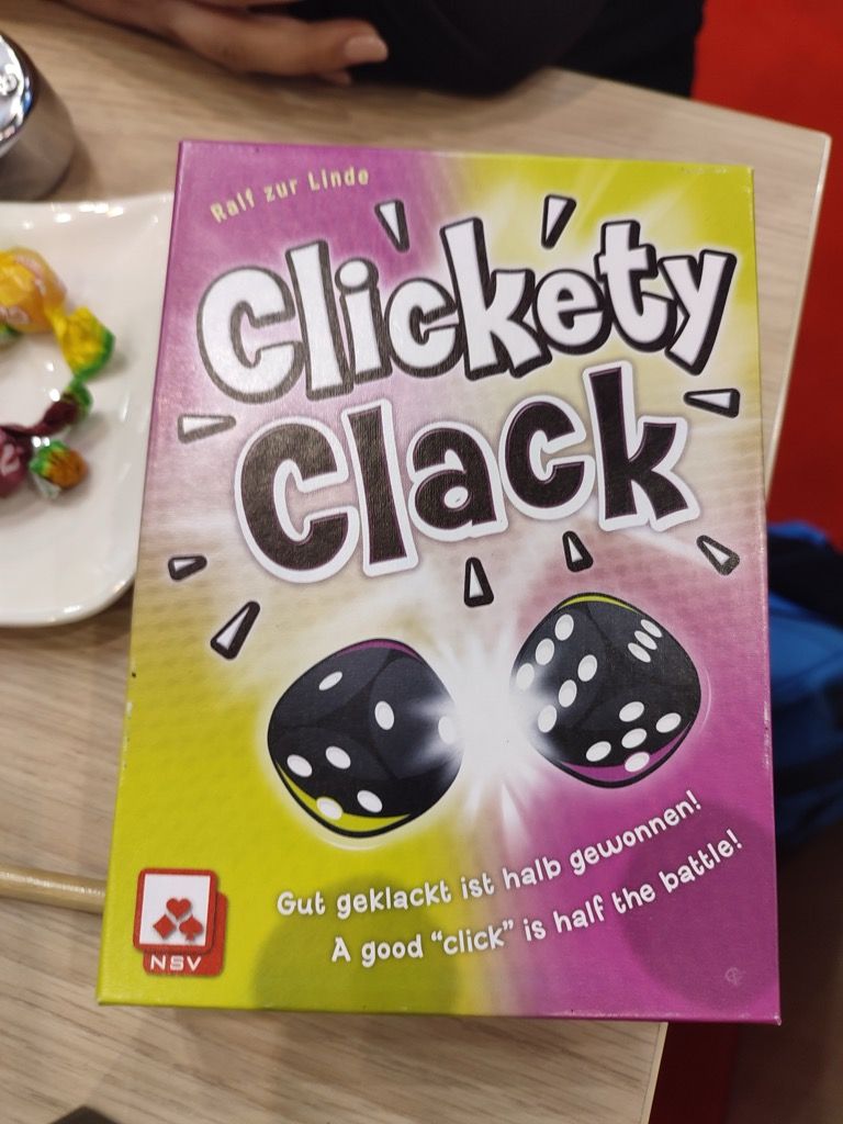 Passage sur le stand de NSV pour découvrir Clickety Clack un jeu de Roll&Write.