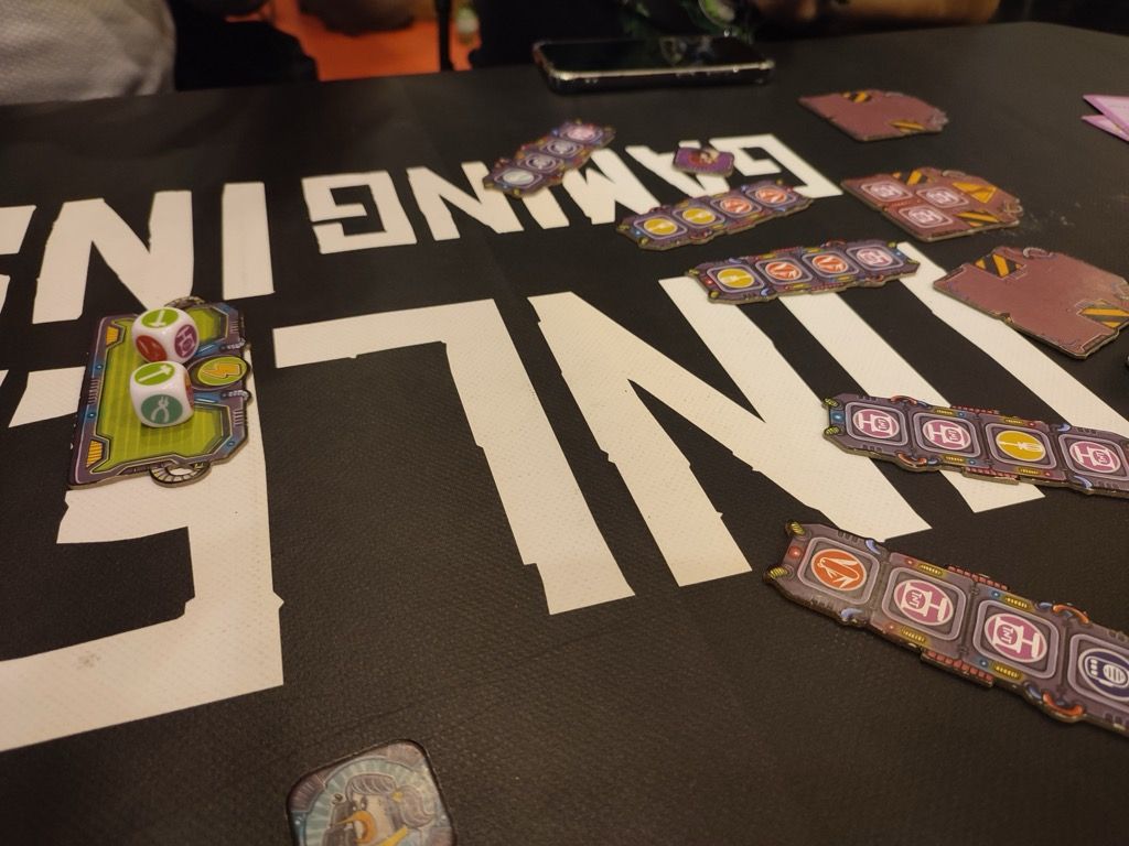 On s'est bien marré et Cyril repart avec la dernière boite du salon.