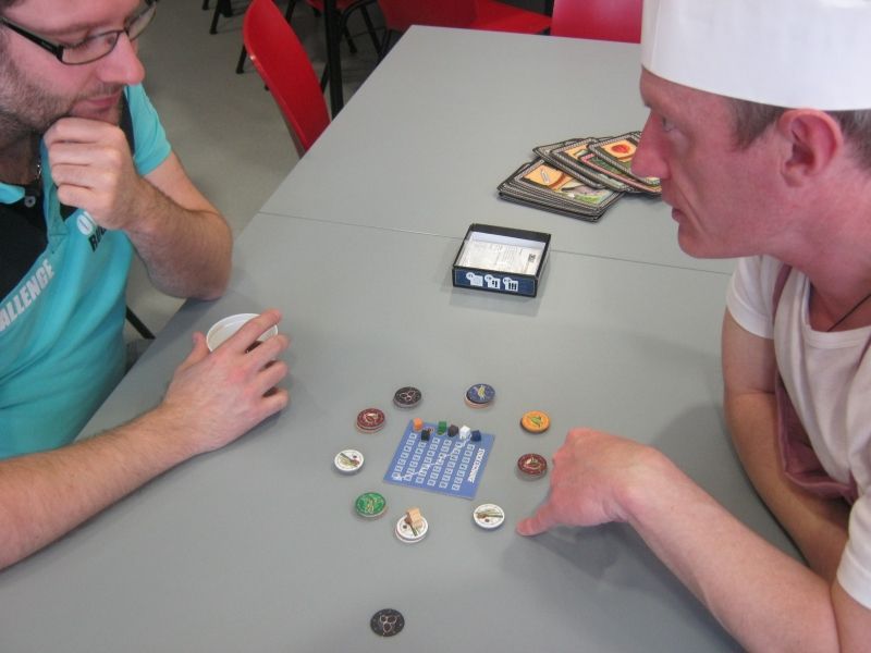 Peter Desfertilles et Pak Cormier entrain de jouer à Chicago Stock Exchange