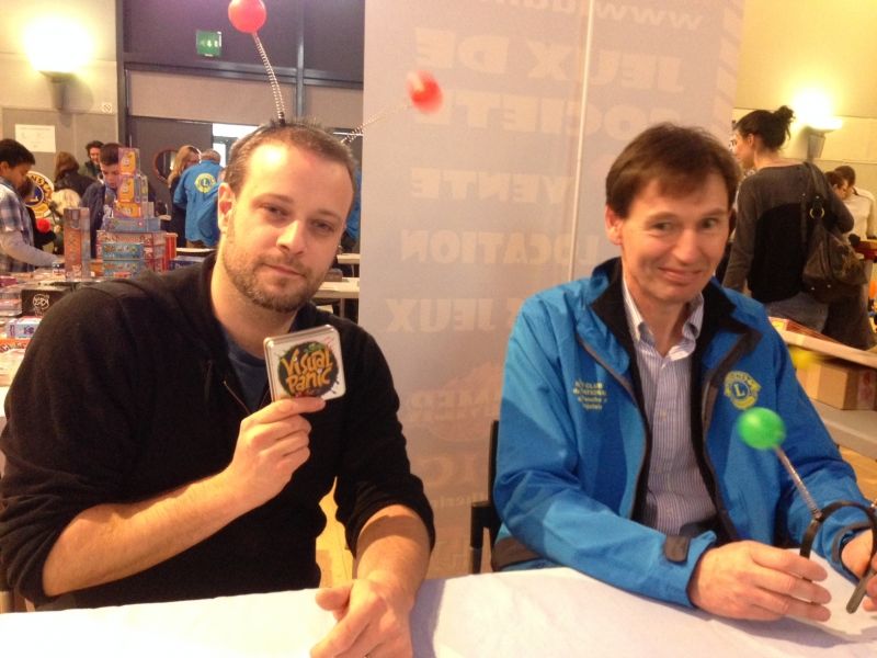 Les antennes c'est pour jouer à Myrmes ? Mais non, à un autre jeu d'ambiance nommé Visual Panic