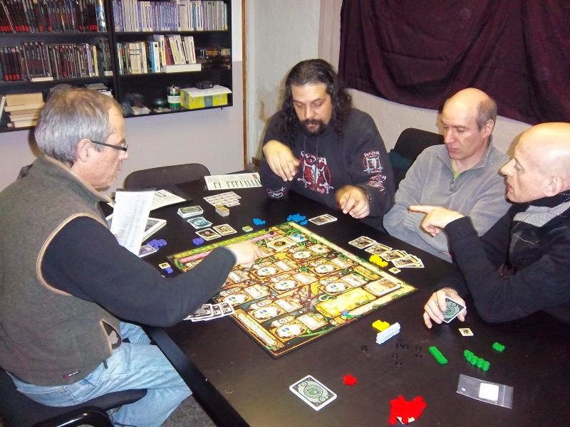 Monsieur Bloodyraoul aux explications de A study in emerald...