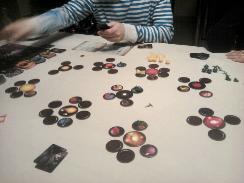 Le plateau de jeu est atypique c'est vrai.