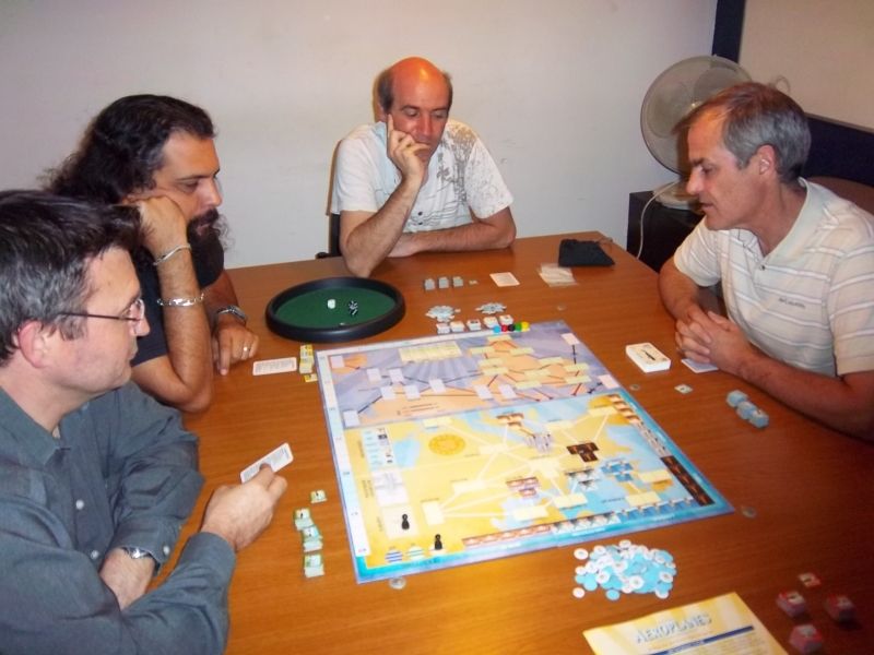 Monsieur Zhor aux explications de Aeroplanes...non, ce n'est pas sur un proto ! (Bande de rigolos va...)